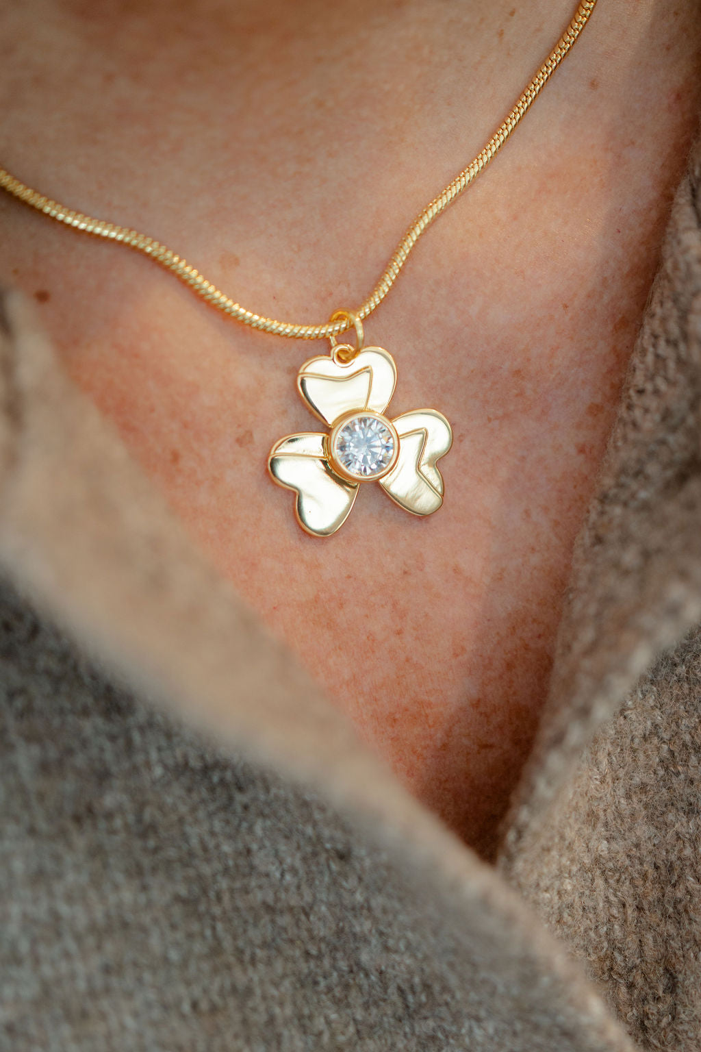 Brady Clover Bezel - Snake Chain - 18k Plated Necklace - Bexa Boutique