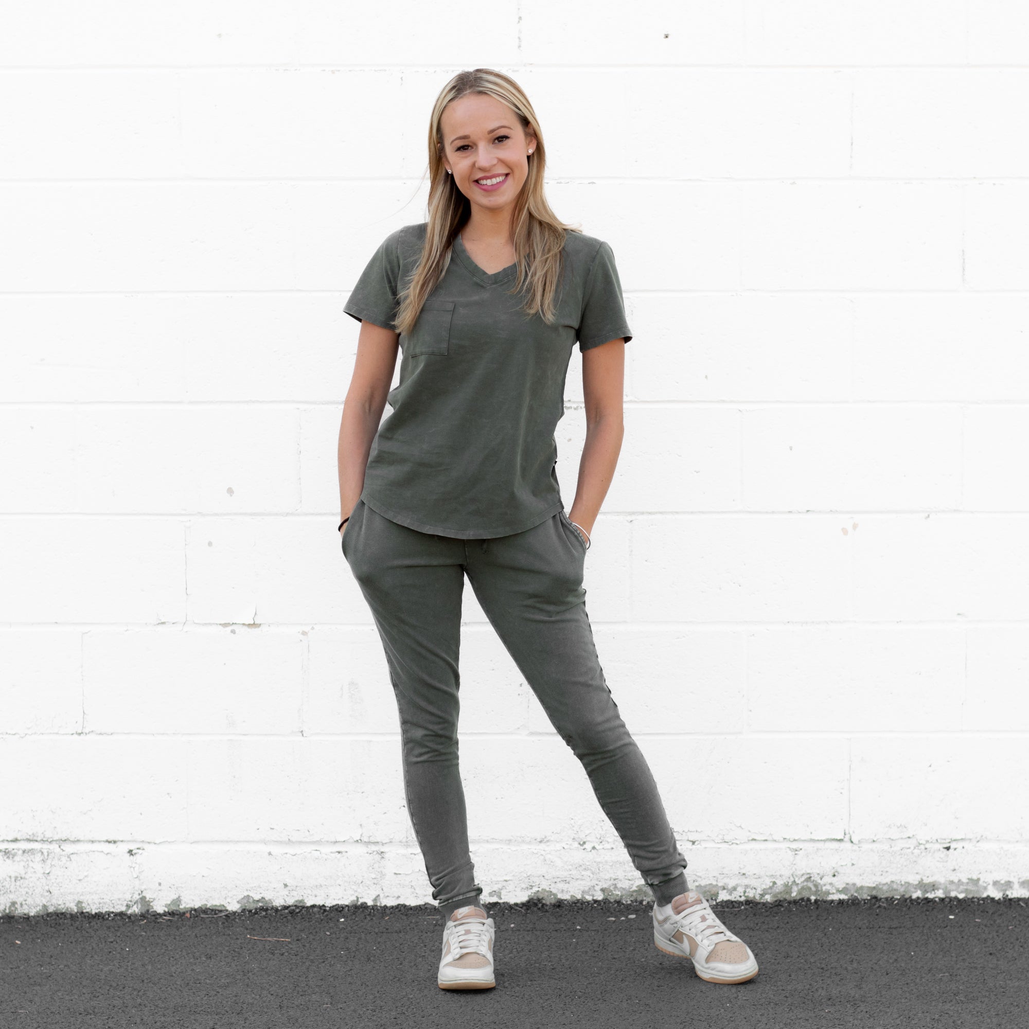 MAMA V-NECK- Moss Snow Wash - Bexa Boutique