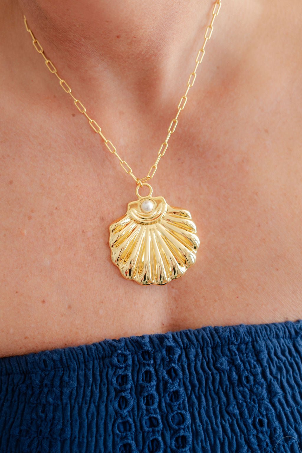 Ashley - Large Gold & Pearl Shell Charm Necklace - 18k Gold Plated - Bexa Boutique