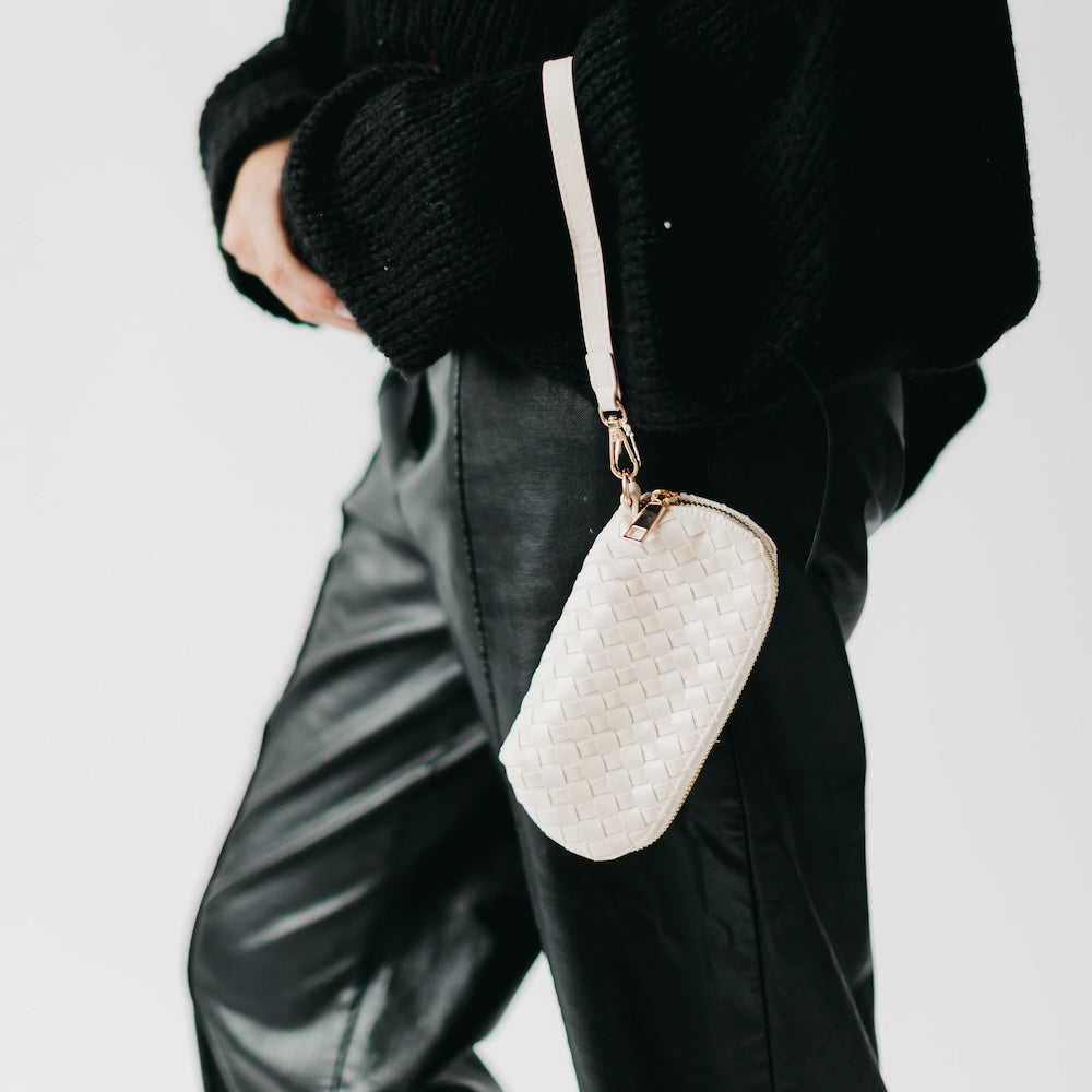 Dylan Woven Sunglass Case Wristlet - Checkered Black - Bexa Boutique