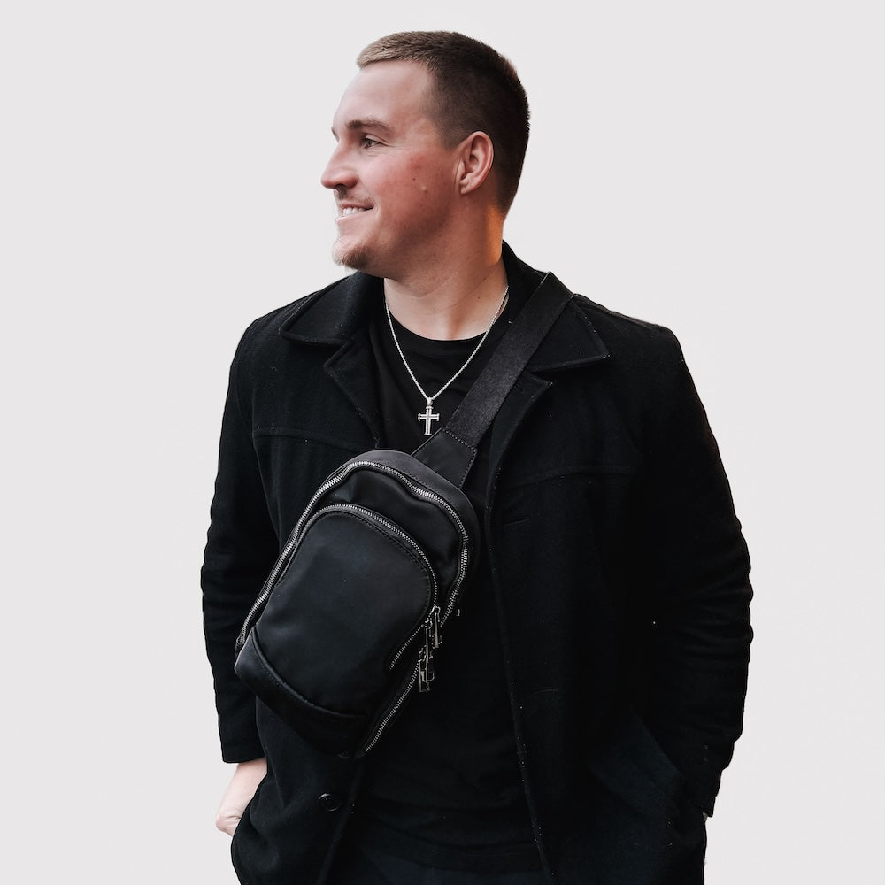 L'uomo Unisex Crossbody Bag