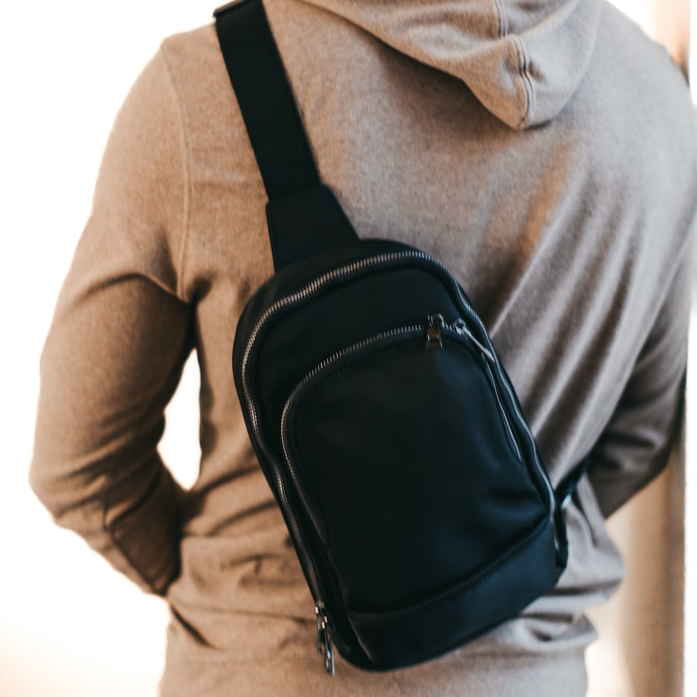 L'uomo Unisex Crossbody Bag