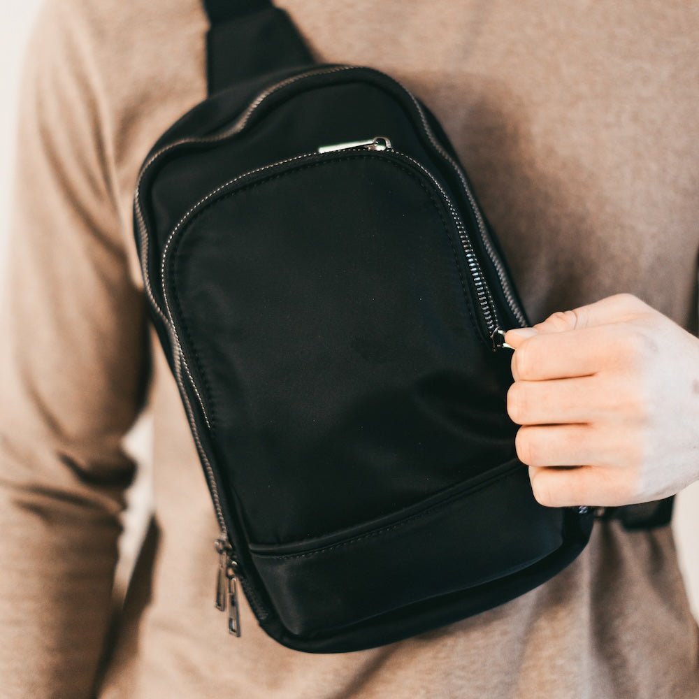 L'uomo Unisex Crossbody Bag