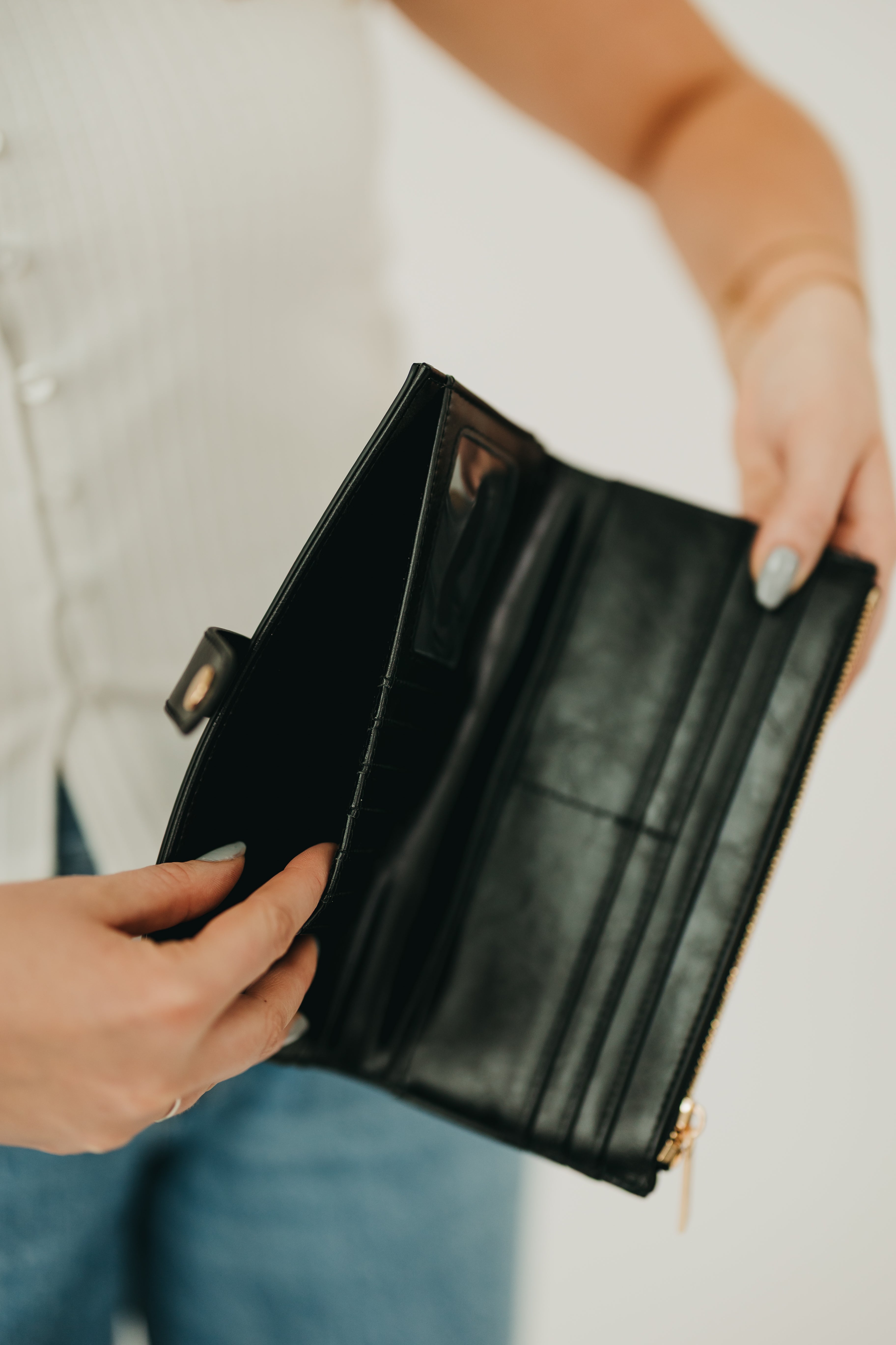 Essentials Carryall Wallet - Black - Bexa Boutique