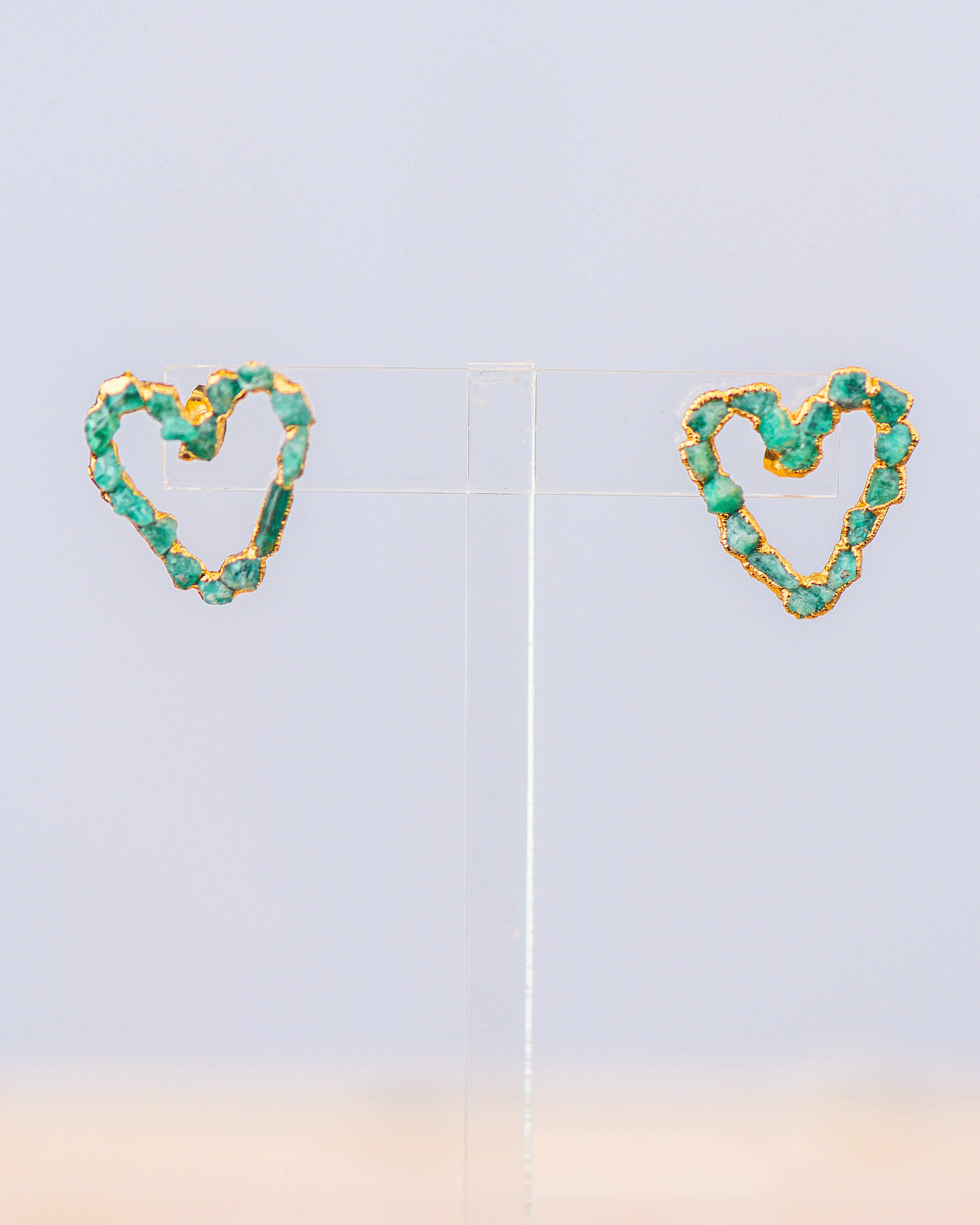 Emerald Corazon Abierto Studs