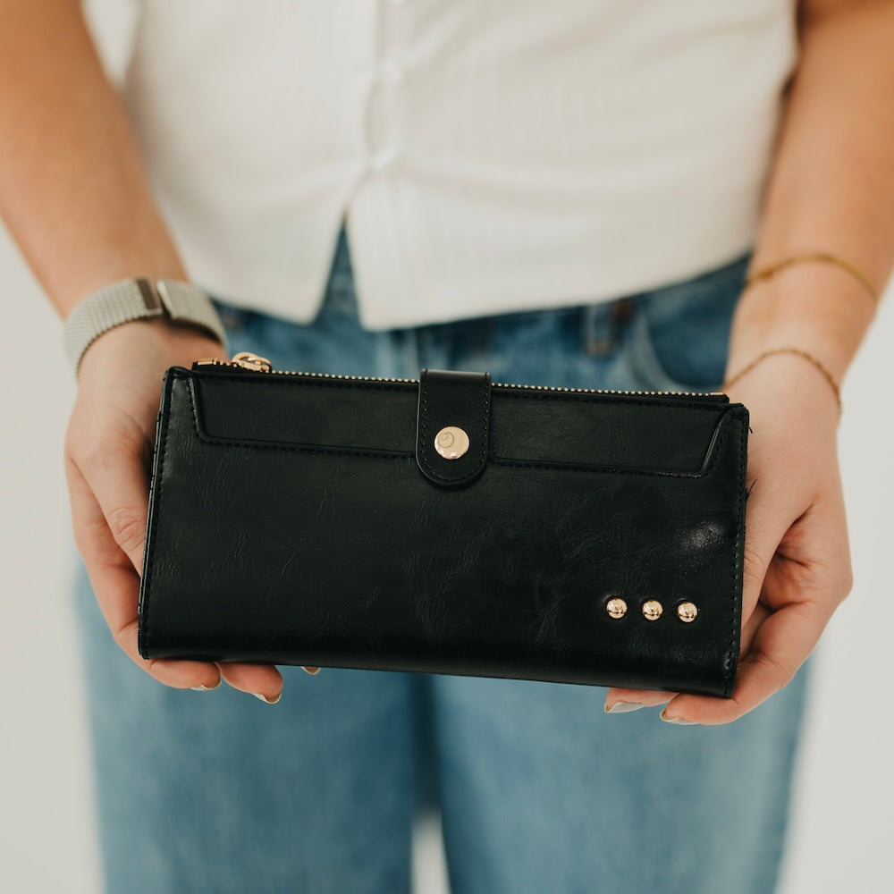 Essentials Carryall Wallet - Black - Bexa Boutique