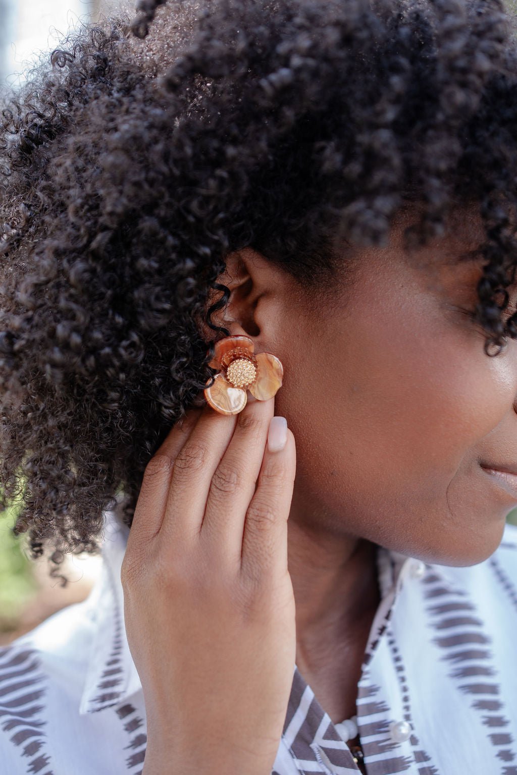 Bell Acrylic Flower Earring - Light Pink - Bexa Boutique
