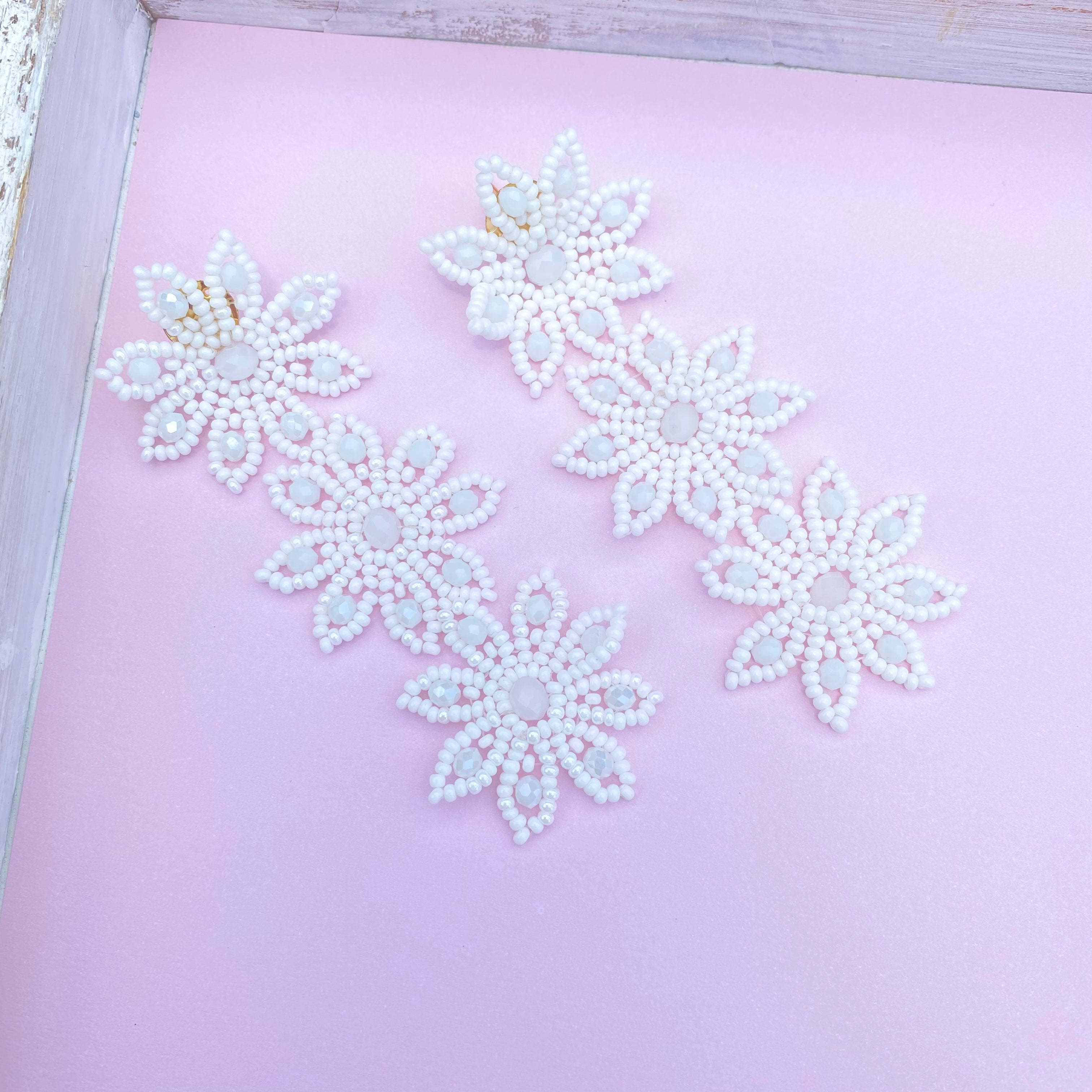 Lotto Trio Flowers White Earrings